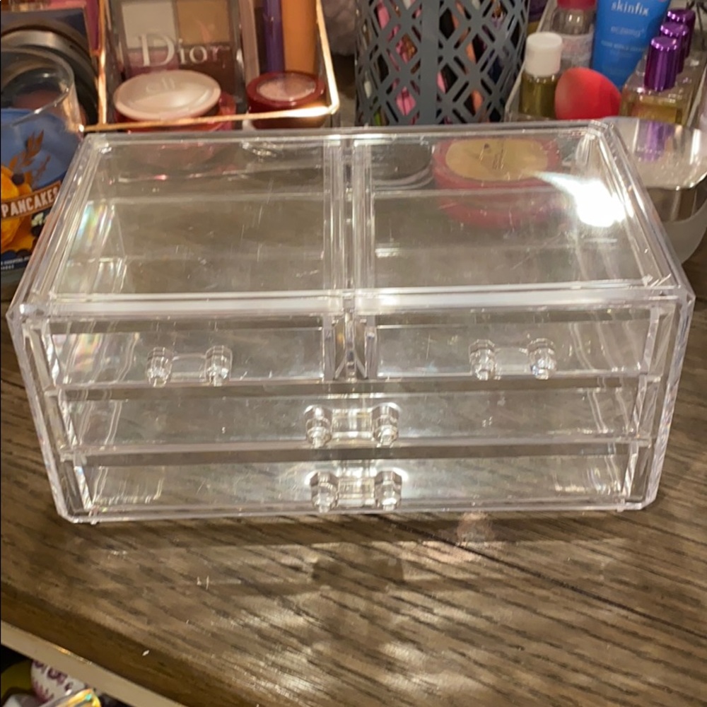 Makeup organizer